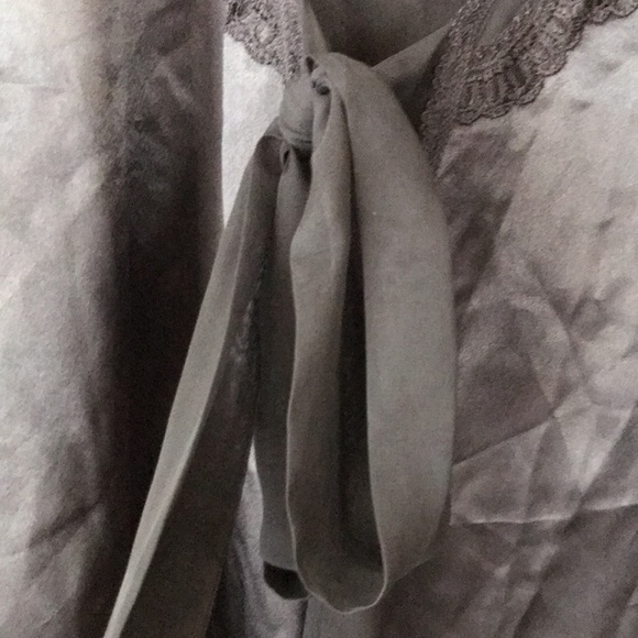 Vintage satin black robe with lace trim sz medium - Picture 3 of 9